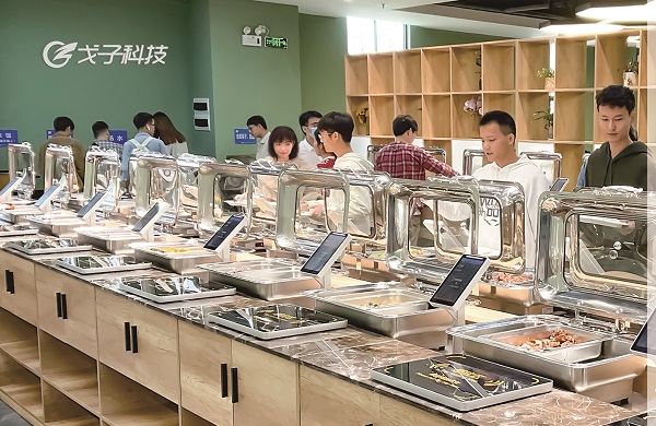 稱重自助餐走進學(xué)校 讓人抵抗不了的自助餐模式！